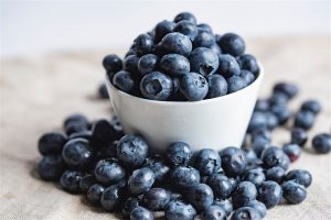 blueberries in a cup